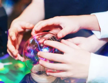 khimicheskoe-nauchnoe-tesla-shou-na-den-rozhdeniya-vena